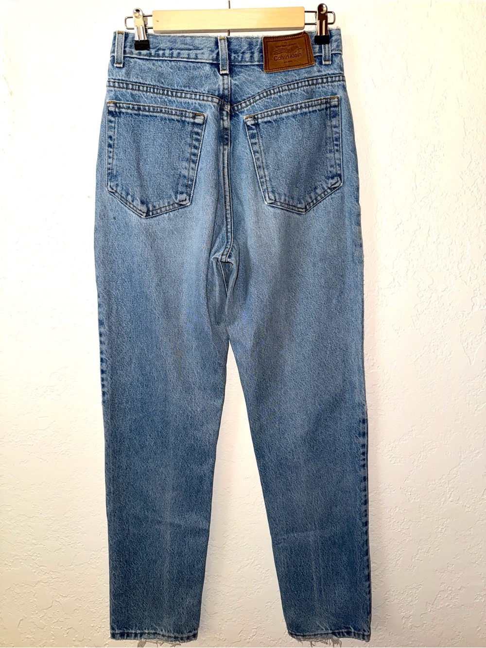 Vintage 80s Calvin Klein High Waisted Jeans Tapered Plain Pocket Light Wash 28 - Picture 3 of 7
